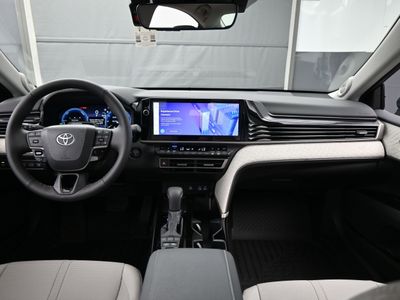2026 2025 Toyota Camry XLE Sedan — photo 13 view
