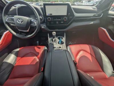 2023 Toyota Highlander — photo 13 view