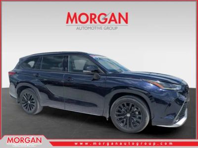 2023 Toyota Highlander XSE in Blueprint — front three-quarter view