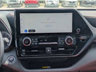 2023 Toyota Highlander — photo 16 view