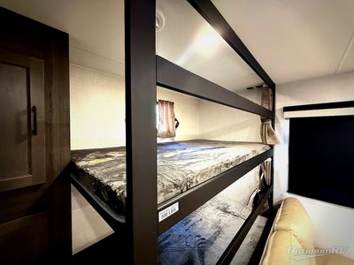 2026 Venture RV SportTrek - Photo 9