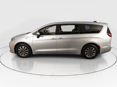 2023 Chrysler Pacifica — interior view
