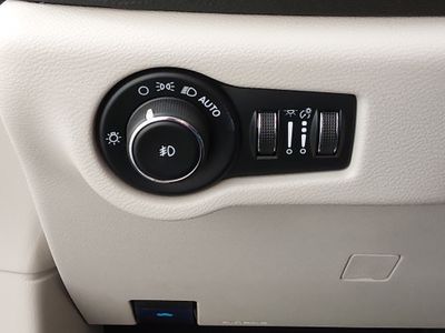2023 Chrysler Pacifica — photo 13 view