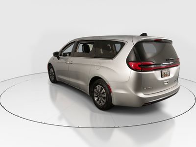 2023 Chrysler Pacifica — detail view