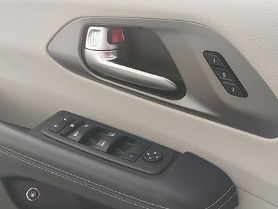 2023 Chrysler Pacifica — photo 18 view