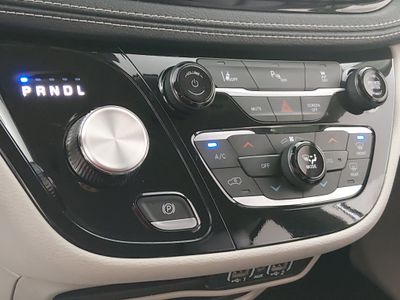 2023 Chrysler Pacifica — photo 19 view