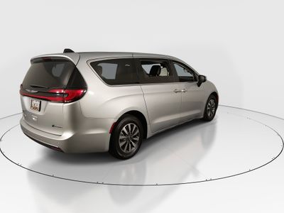2023 Chrysler Pacifica — photo 7 view