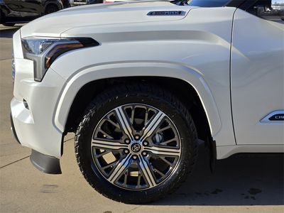 2023 Toyota Sequoia - Photo 6