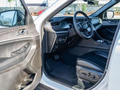 2025 Jeep Grand Cherokee - Photo 16