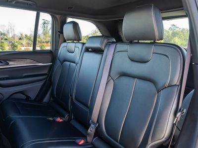 2025 Jeep Grand Cherokee - Photo 17