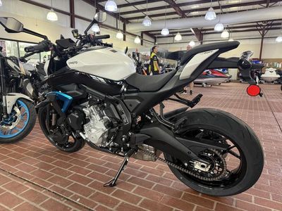 2026 CFMOTO 675NK - Photo 4