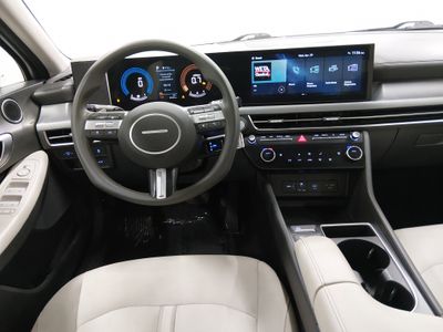 2025 Hyundai Sonata - Photo 12