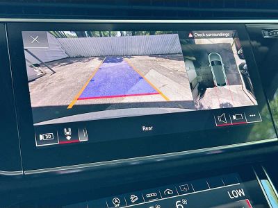 2023 Audi Q8 — photo 14 view