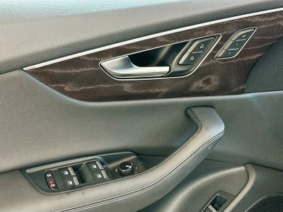 2023 Audi Q8 — photo 18 view