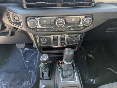 2026 Jeep Wrangler — photo 13 view