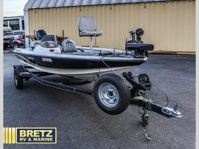 2008 WHITE RIVER MARINE STRATOS — front three-quarter view