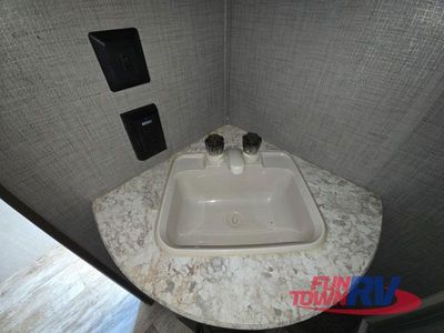 2018 CrossRoads RV Zinger - Photo 34