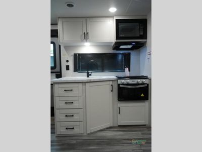 2027 Jayco Jay Flight SLX - Photo 21