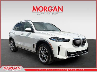 2026 BMW X5 xDrive40i in Alpine White — front three-quarter view