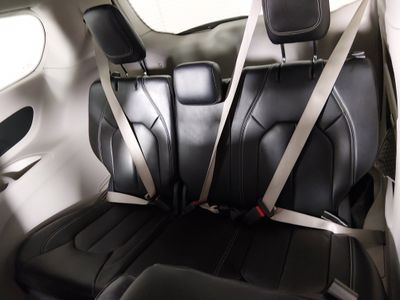 2023 Chrysler Pacifica — photo 17 view