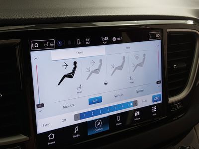 2023 Chrysler Pacifica — photo 18 view