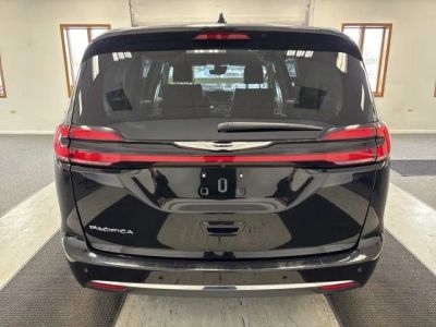 2024 Chrysler Pacifica — detail view