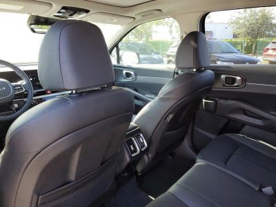 2025 Kia Sorento — photo 13 view