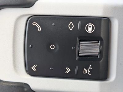 2025 Land Rover Defender 110 — photo 23 view
