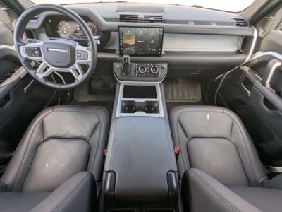 2025 Land Rover Defender 110 — photo 15 view
