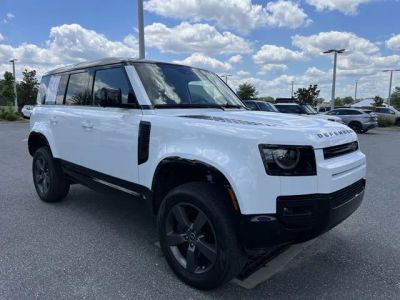 2025 Land Rover Defender 110 — photo 7 view
