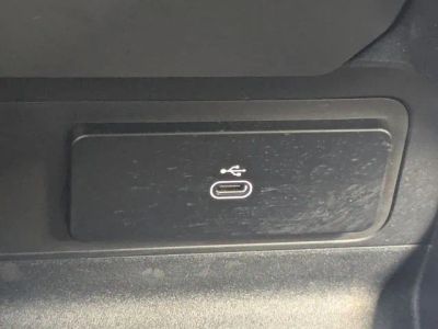 2025 Land Rover Defender 110 — photo 27 view