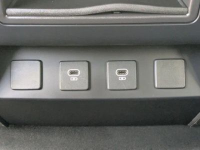 2025 Land Rover Defender 110 — photo 14 view