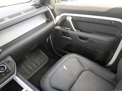 2025 Land Rover Defender 110 — photo 17 view