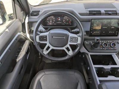 2025 Land Rover Defender 110 — photo 16 view