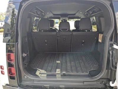 2025 Land Rover Defender 110 — photo 12 view