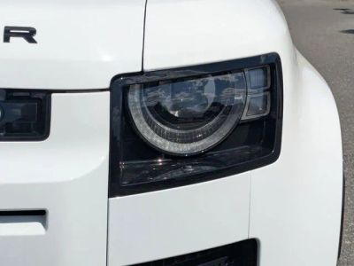 2025 Land Rover Defender 110 — photo 10 view