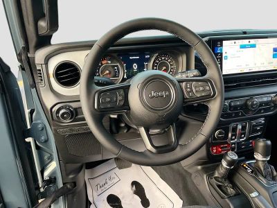 2026 Jeep Wrangler — photo 21 view