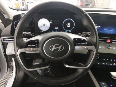 2024 Hyundai Elantra — photo 12 view