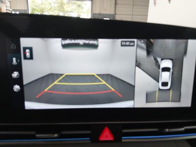 2024 Hyundai Elantra — photo 16 view