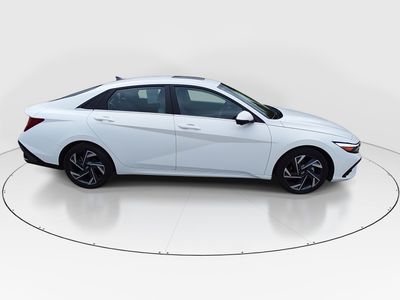 2024 Hyundai Elantra — photo 8 view
