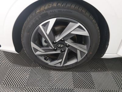 2024 Hyundai Elantra — photo 10 view