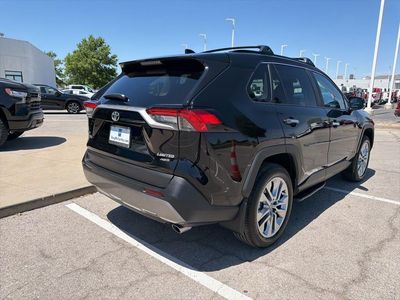 2025 Toyota RAV4 - Photo 3