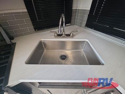 2020 Riverside RV Intrepid - Photo 6