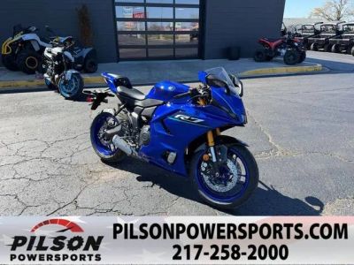 2026 Yamaha YZF-R7 — front three-quarter view