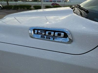 2025 Ram 1500 — photo 11 view