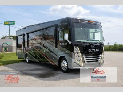 2025 Outlaw 38KB — front three-quarter view