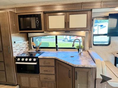 2021 Thor Motor Coach Chateau - Photo 22