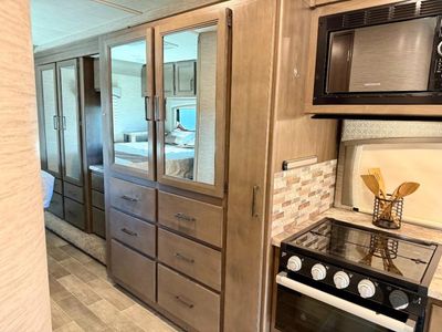 2021 Thor Motor Coach Chateau - Photo 31