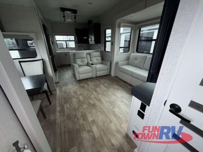2025 Redwood RV Redwood - Photo 4