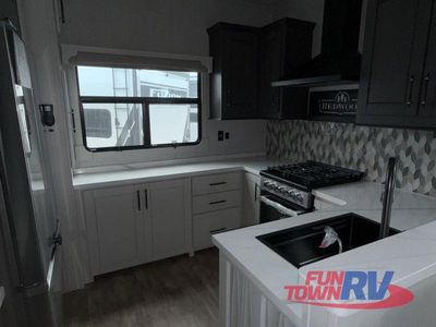 2025 Redwood RV Redwood - Photo 17